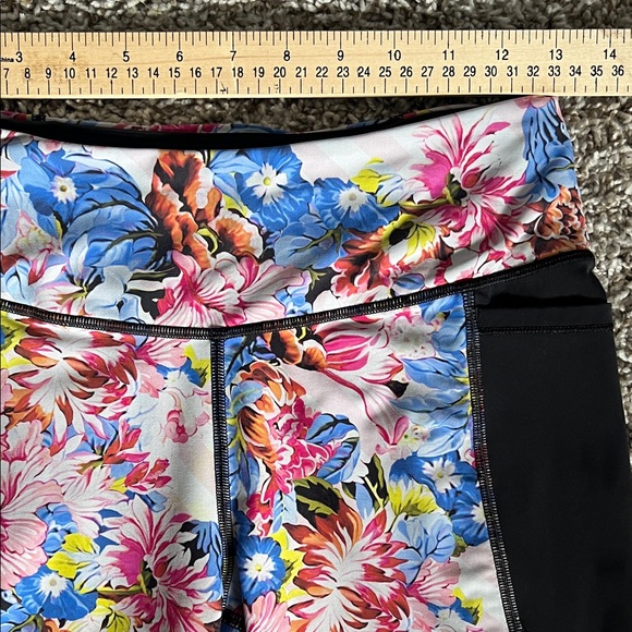 Like New! Victoria's Secret x Mary Katrantzou Floral Print Leggings in M - Picture 9 of 14